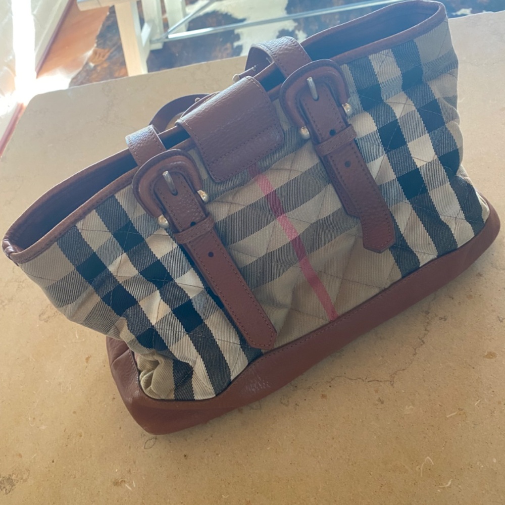 Burberry purse - Picture 2 of 3